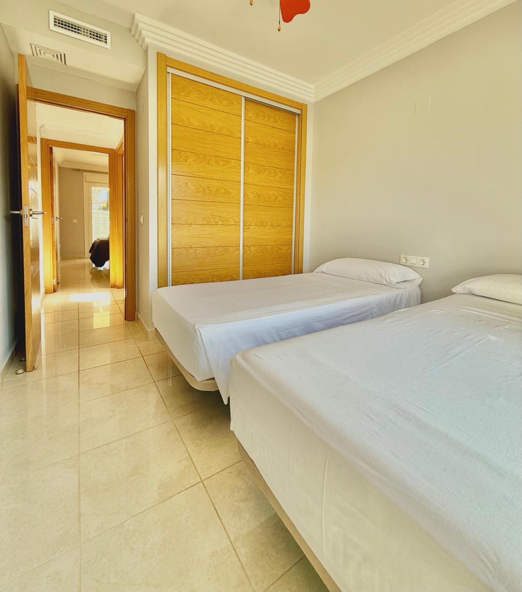 Vistas Al Montgo Apartamento *